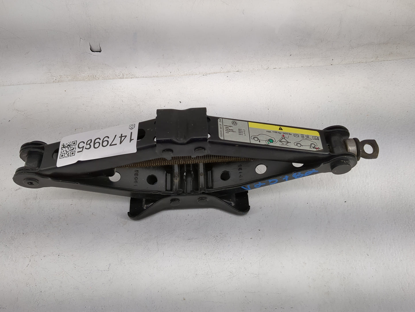 2015 Volkswagen Passat Spare Scissor Car Jack 1479985 - Oemusedautoparts1.com