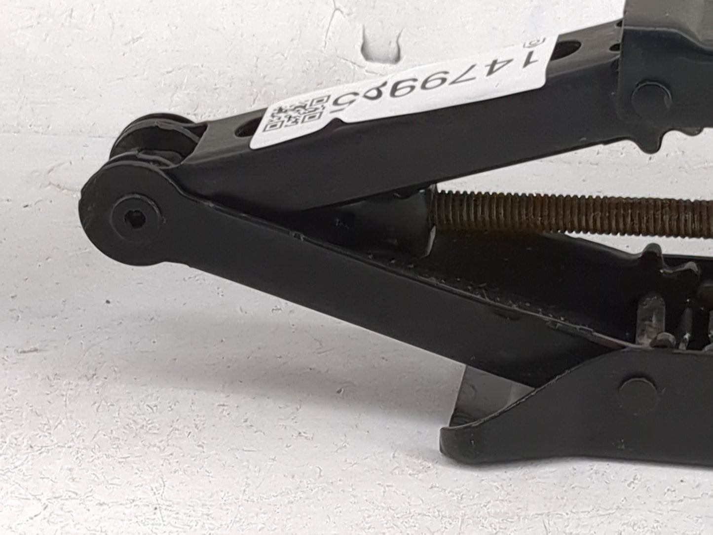 2015 Volkswagen Passat Spare Scissor Car Jack 1479985 - Oemusedautoparts1.com