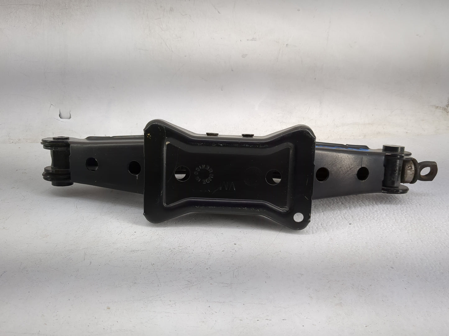 2015 Volkswagen Passat Spare Scissor Car Jack 1479985 - Oemusedautoparts1.com