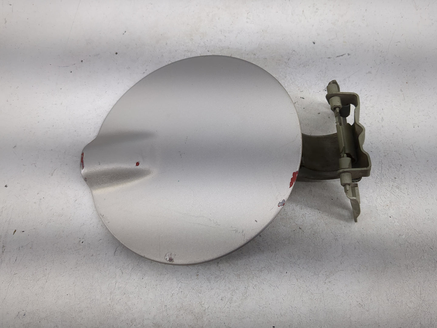 2015 Volkswagen Passat Fuel Tank Door Lid Gas Tank Silver - Oemusedautoparts1.com