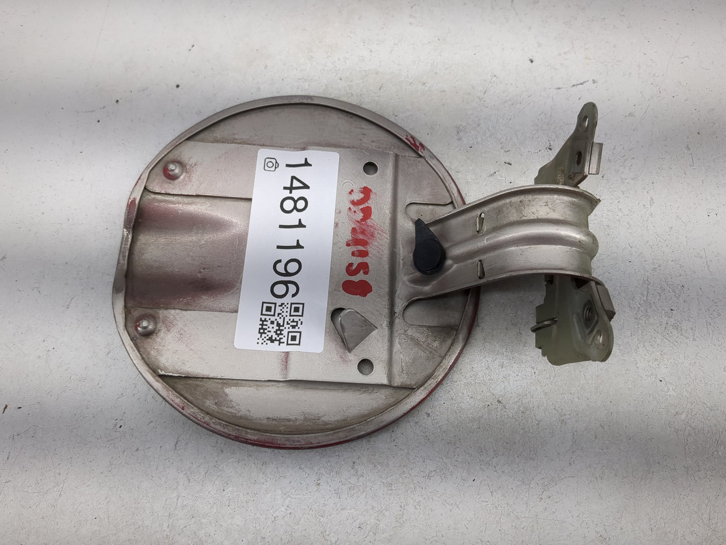 2015 Volkswagen Passat Fuel Tank Door Lid Gas Tank Silver - Oemusedautoparts1.com