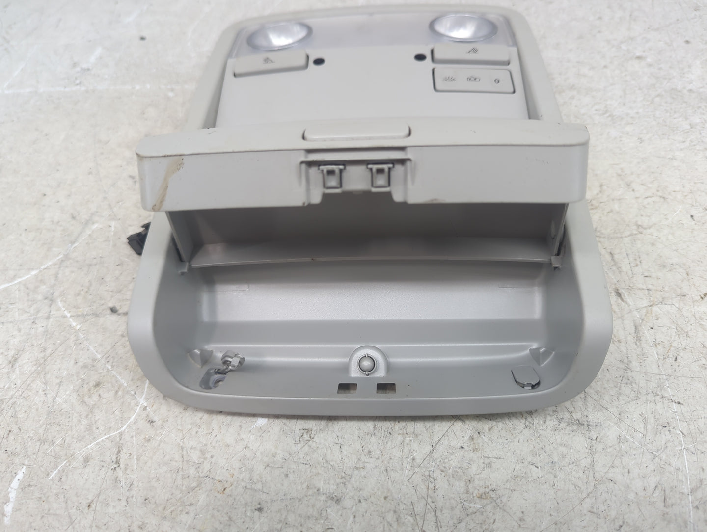 2013-2015 Volkswagen Passat Overhead Roof Console Gray 1482108 - Oemusedautoparts1.com