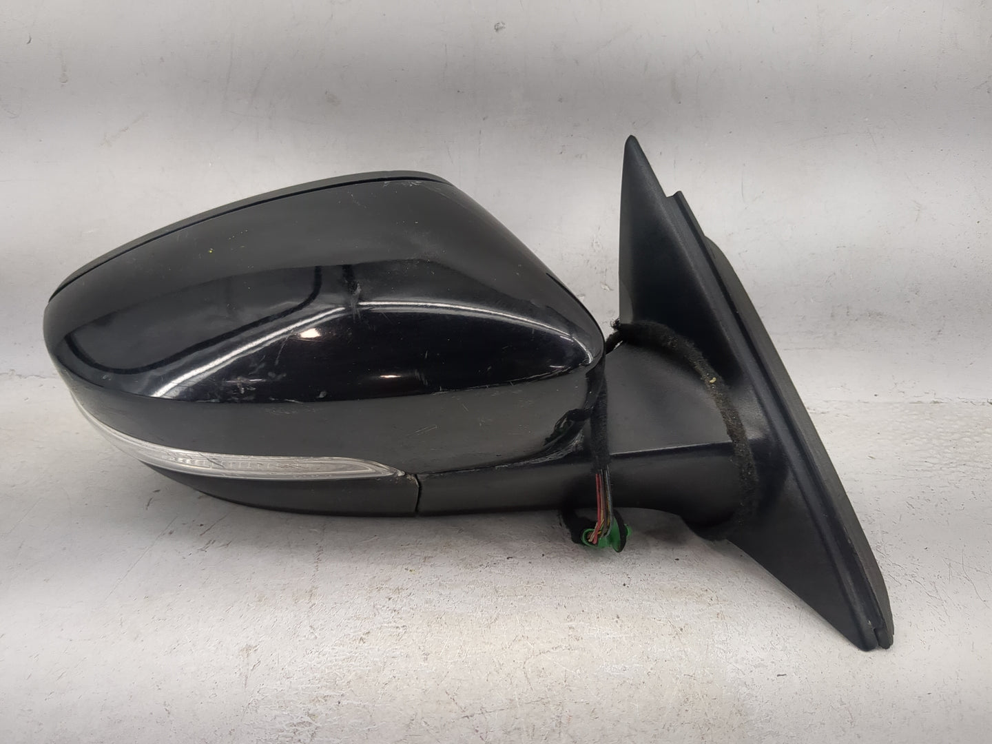 2013-2015 Volkswagen Passat Passenger Side View Mirror - Right Door Mirror OEM Used - Oemusedautoparts1.com
