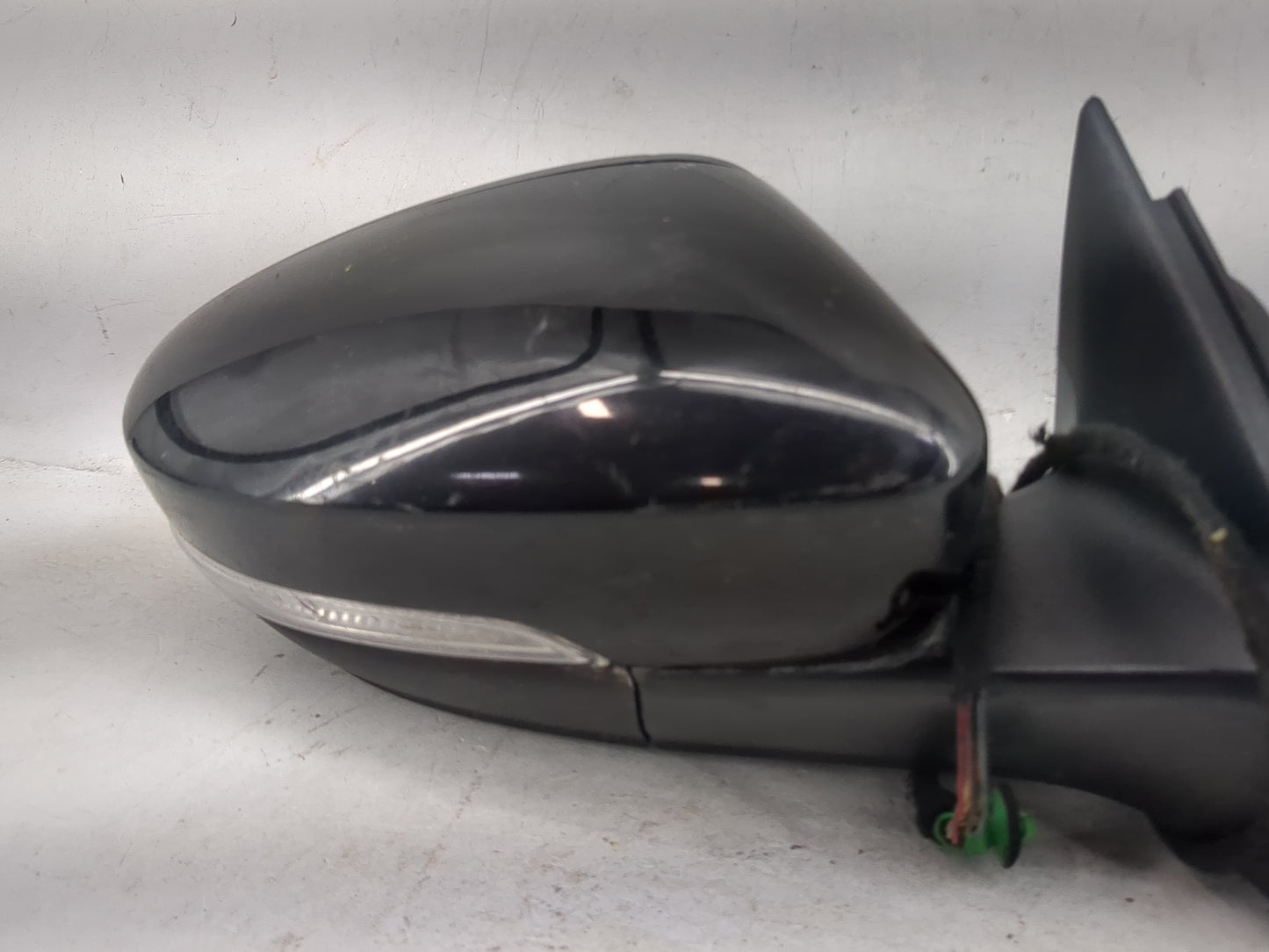 2013-2015 Volkswagen Passat Passenger Side View Mirror - Right Door Mirror OEM Used - Oemusedautoparts1.com