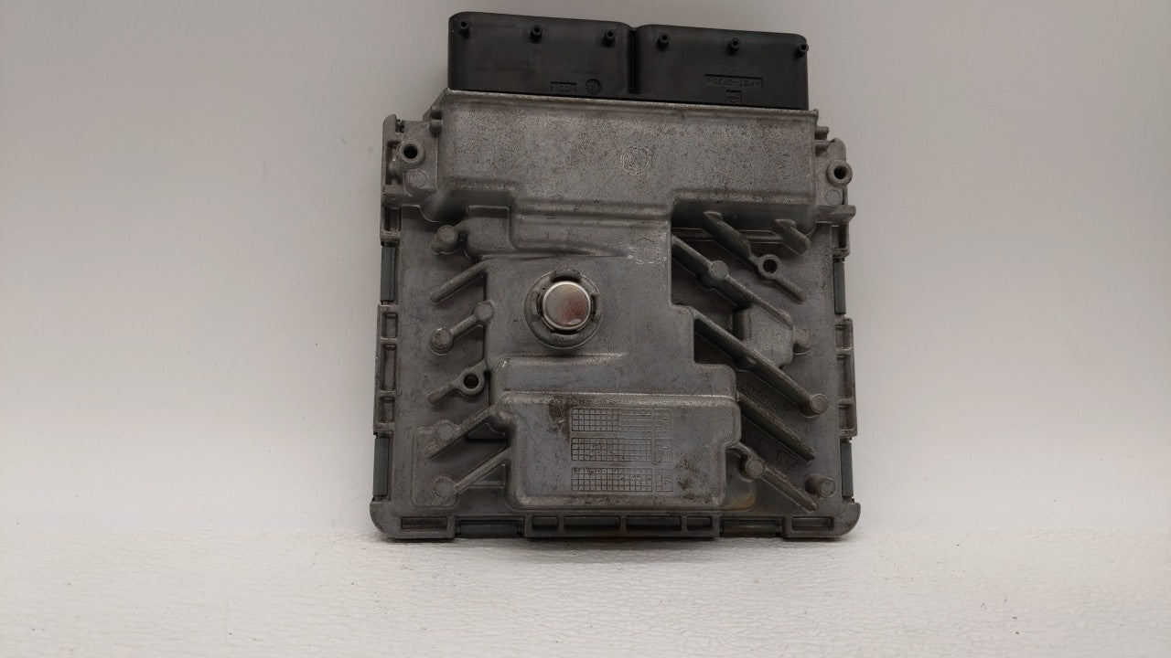 2015 Volkswagen Passat PCM Engine Control Computer ECU ECM PCU OEM P/N:06K 906 071 J 06K 907 425 C Fits OEM Used Auto Parts 