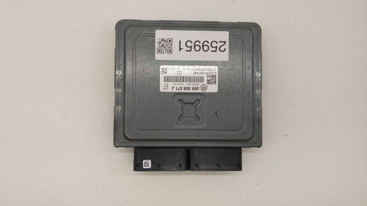 2015 Volkswagen Passat PCM Engine Control Computer ECU ECM PCU OEM P/N:06K 906 071 J 06K 907 425 C Fits OEM Used Auto Parts 