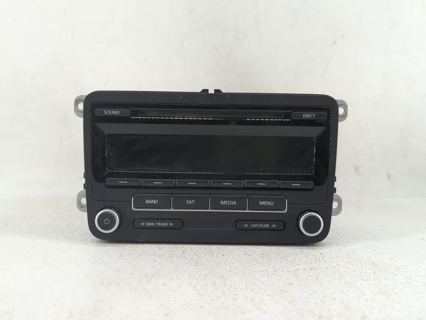 2012-2015 Volkswagen Passat Am Fm Cd Player Radio Receiver - Oemusedautoparts1.com