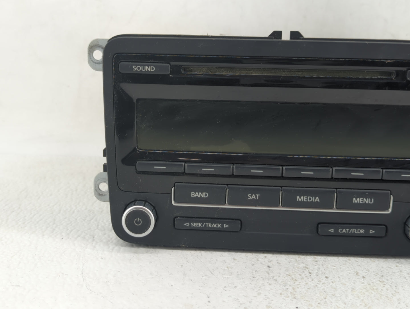 2012-2015 Volkswagen Passat Am Fm Cd Player Radio Receiver - Oemusedautoparts1.com