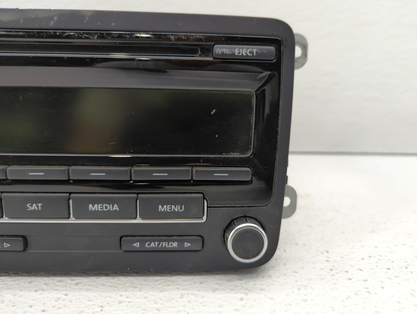 2012-2015 Volkswagen Passat Am Fm Cd Player Radio Receiver - Oemusedautoparts1.com