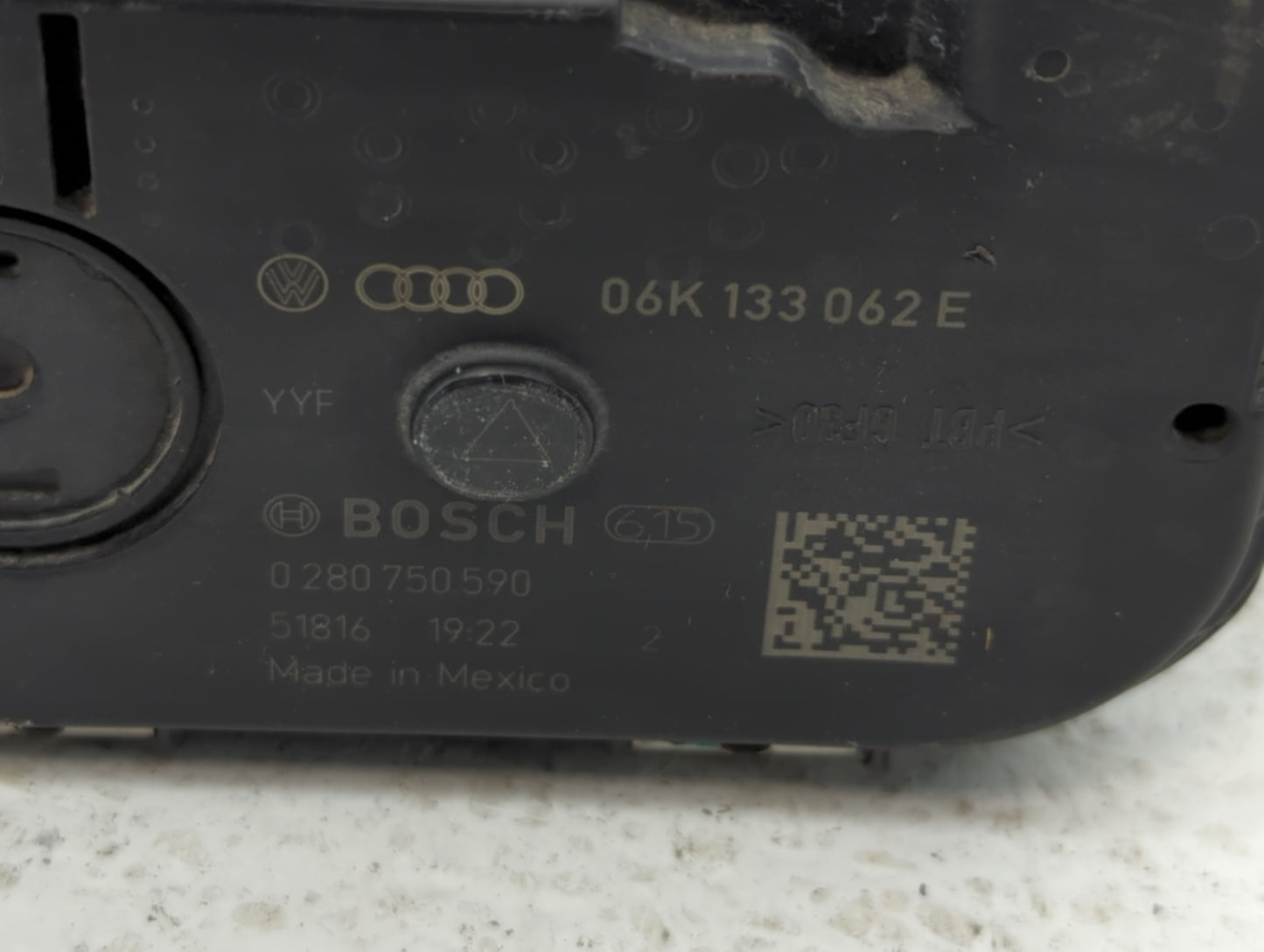 2014-2017 Volkswagen Passat Throttle Body P/N:06K 133 0+62 E Fits Fits 2014 2015 2016 2017 OEM Used Auto Parts - Oemusedauto