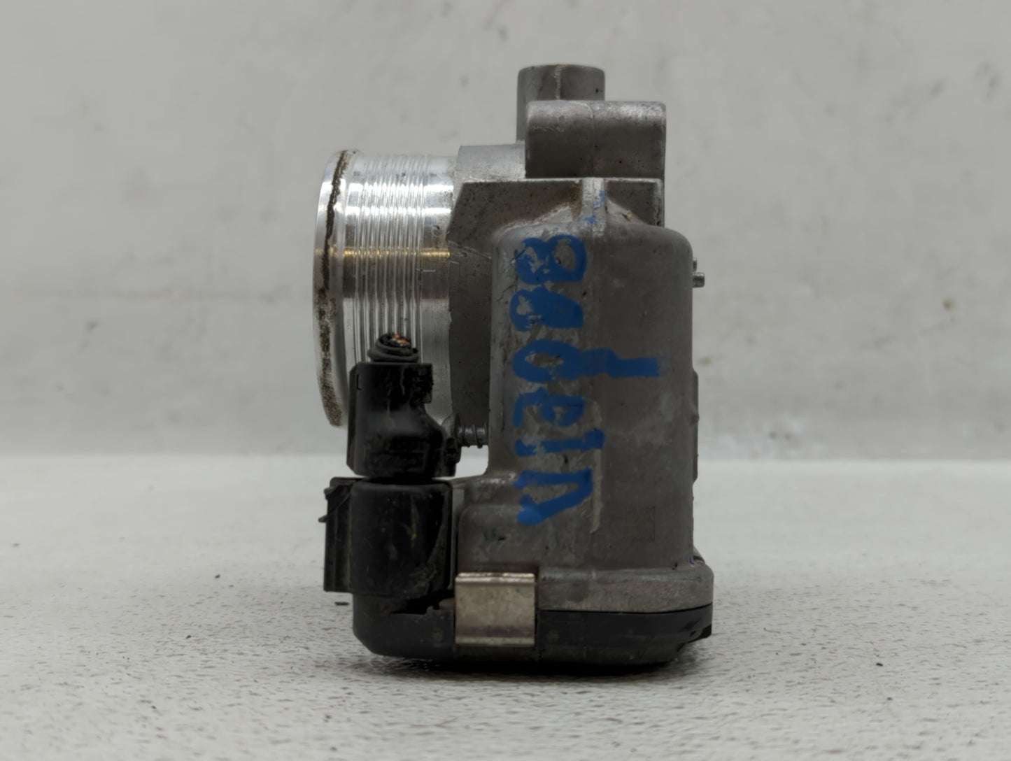 2014-2017 Volkswagen Passat Throttle Body P/N:06K 133 062 E Fits Fits 2014 2015 2016 2017 OEM Used Auto Parts - Oemusedautop