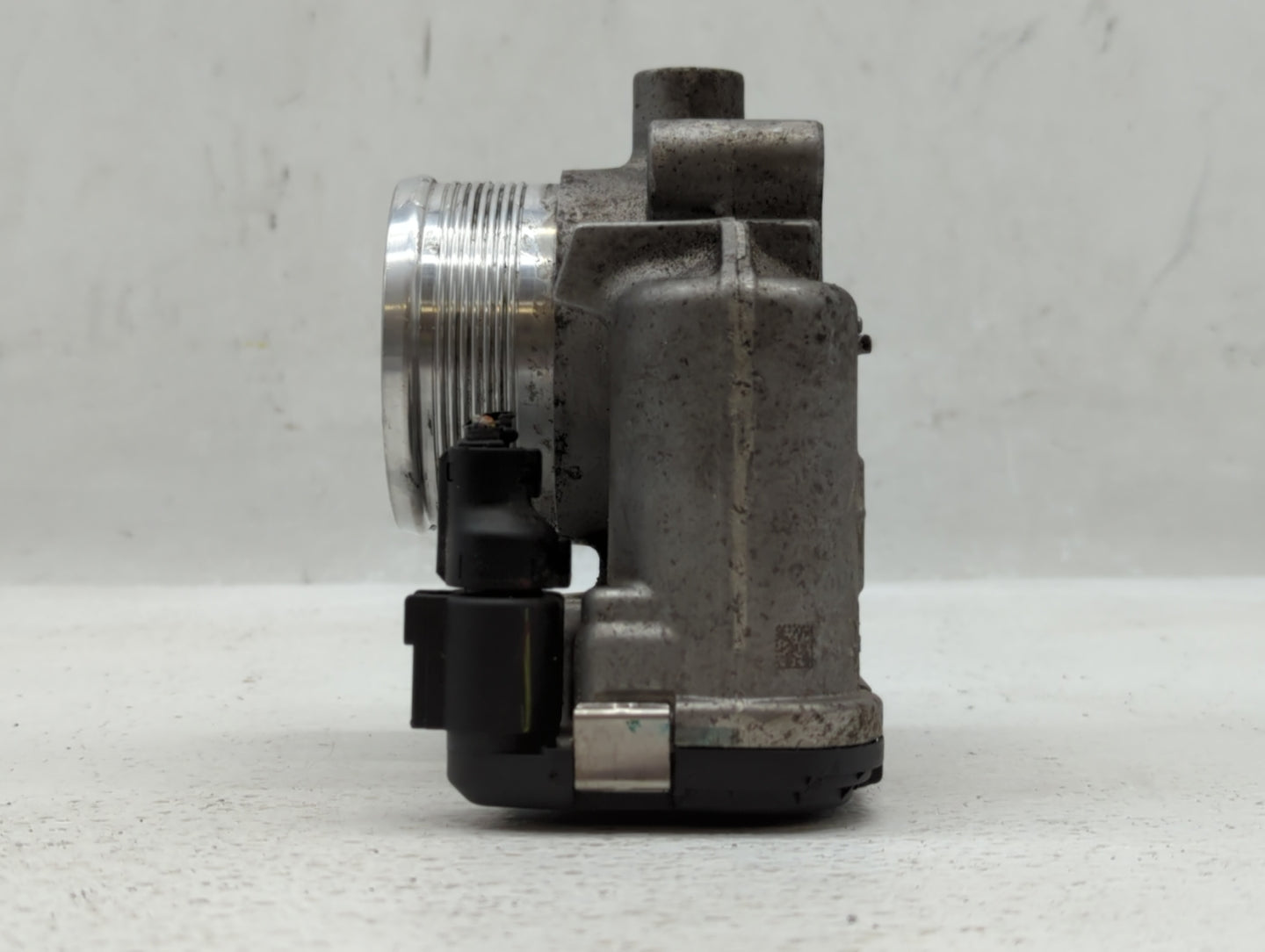 2014-2017 Volkswagen Passat Throttle Body P/N:06K 133 062 E Fits Fits 2014 2015 2016 2017 OEM Used Auto Parts - Oemusedautop