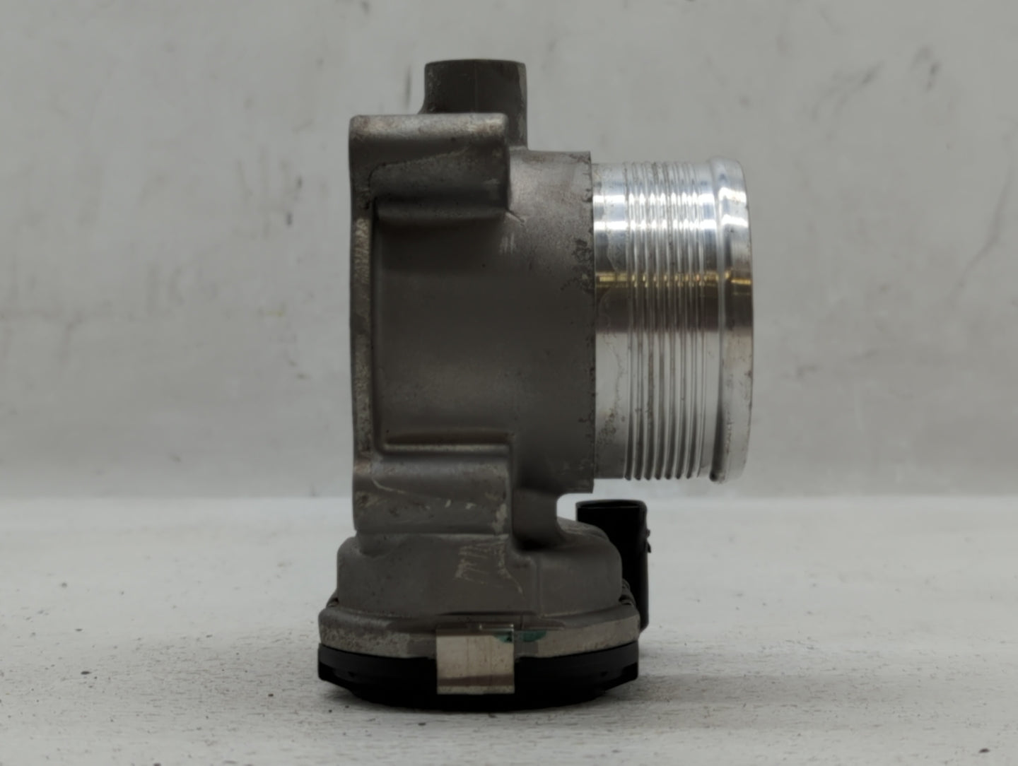 2014-2017 Volkswagen Passat Throttle Body P/N:06K 133 062 E Fits Fits 2014 2015 2016 2017 OEM Used Auto Parts - Oemusedautop