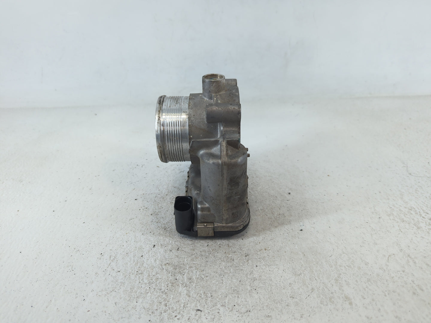 2014-2017 Volkswagen Passat Throttle Body P/N:06K 133 062E Fits Fits 2014 2015 2016 2017 OEM Used Auto Parts - Oemusedautopa