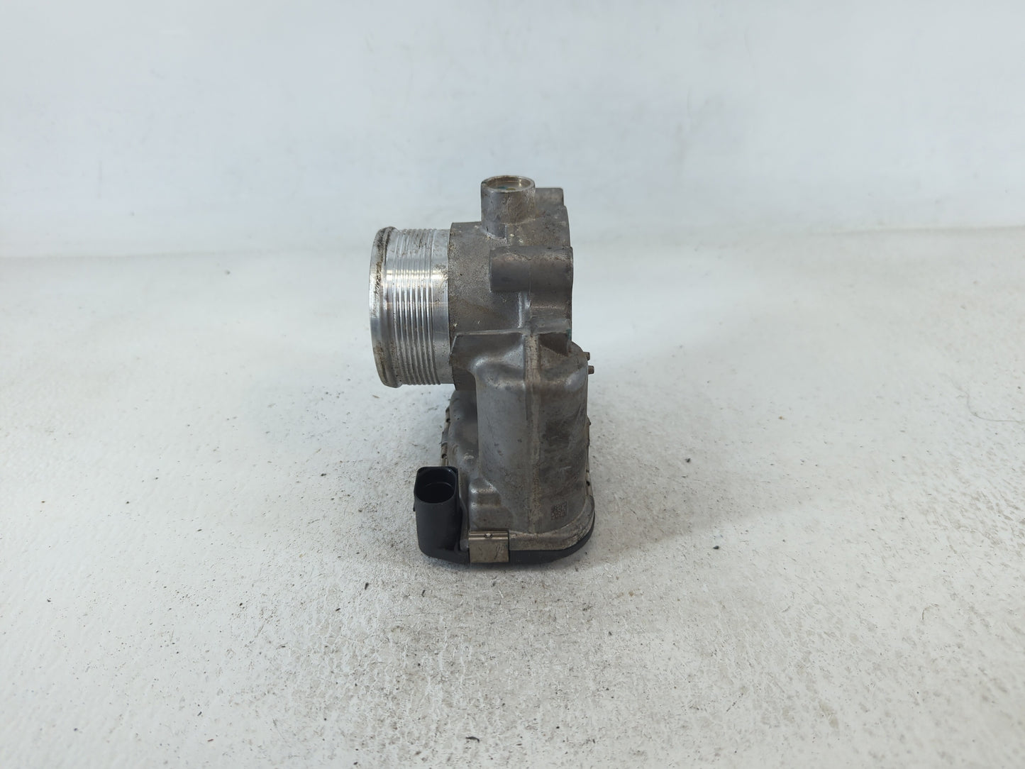 2014-2017 Volkswagen Passat Throttle Body P/N:06K 133 062E Fits Fits 2014 2015 2016 2017 OEM Used Auto Parts - Oemusedautopa