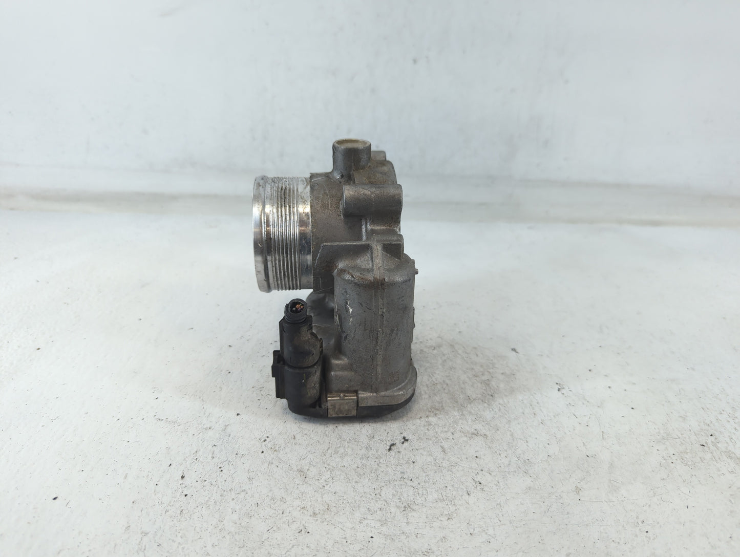 2014-2017 Volkswagen Passat Throttle Body P/N:06K 133 062 E Fits Fits 2014 2015 2016 2017 OEM Used Auto Parts - Oemusedautop