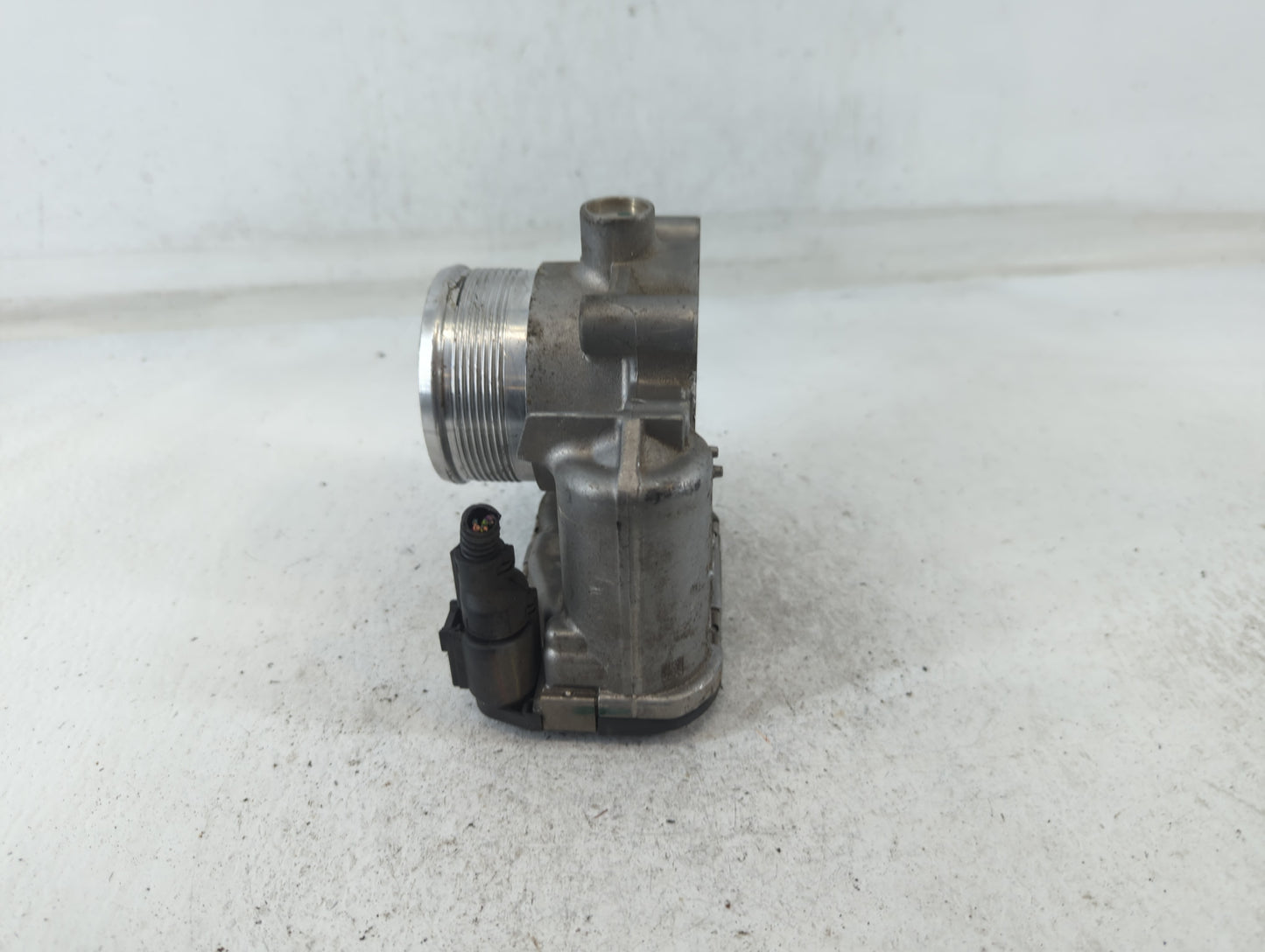 2014-2017 Volkswagen Passat Throttle Body P/N:06K 133 062 E Fits Fits 2014 2015 2016 2017 OEM Used Auto Parts - Oemusedautop