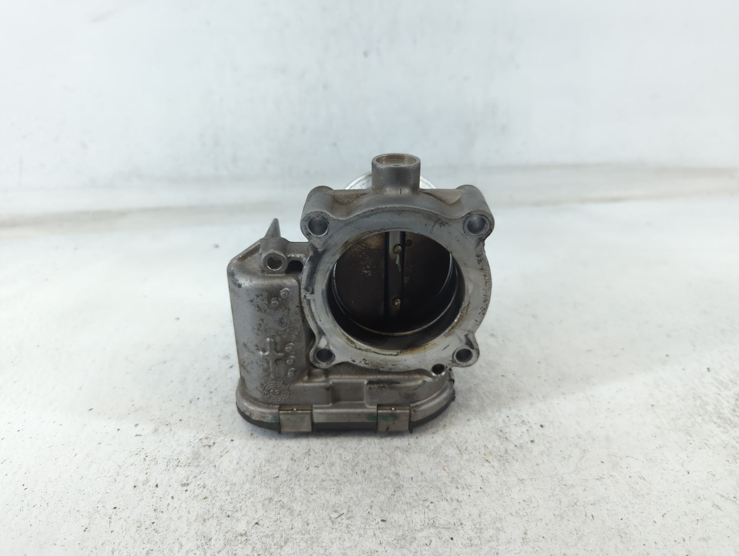 2014-2017 Volkswagen Passat Throttle Body P/N:06K 133 062 E Fits Fits 2014 2015 2016 2017 OEM Used Auto Parts - Oemusedautop
