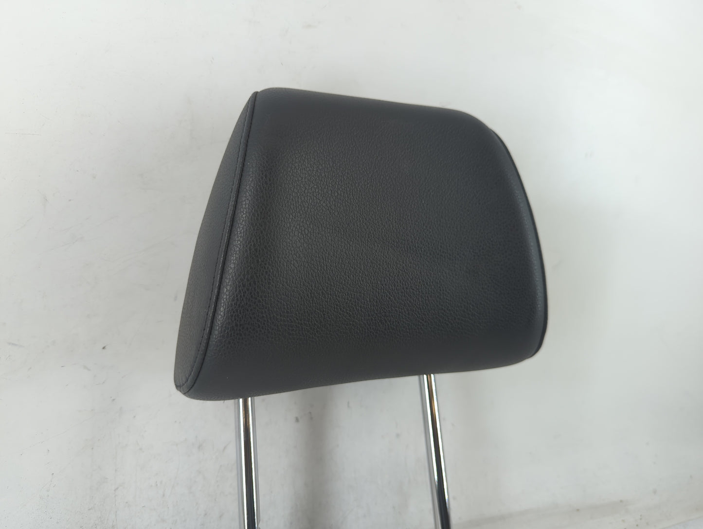 2015 Volkswagen Passat Headrest Head Rest Front Driver Passenger Seat Fits OEM Used Auto Parts - Oemusedautoparts1.com
