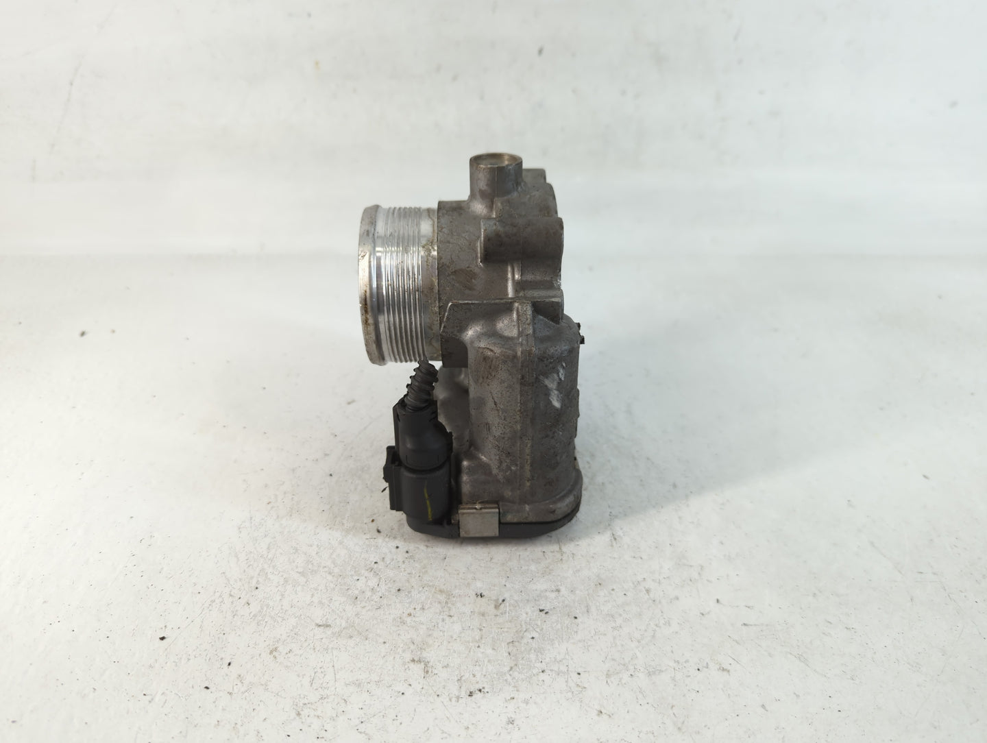 2014-2017 Volkswagen Passat Throttle Body P/N:06K 133 062 E Fits Fits 2014 2015 2016 2017 OEM Used Auto Parts - Oemusedautop