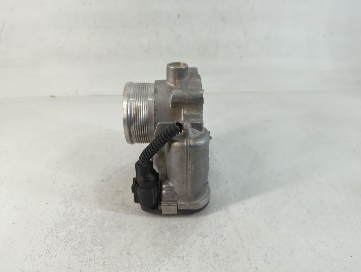 2014-2017 Volkswagen Passat Throttle Body P/N:06K 133 062 E Fits Fits 2014 2015 2016 2017 OEM Used Auto Parts - Oemusedautop