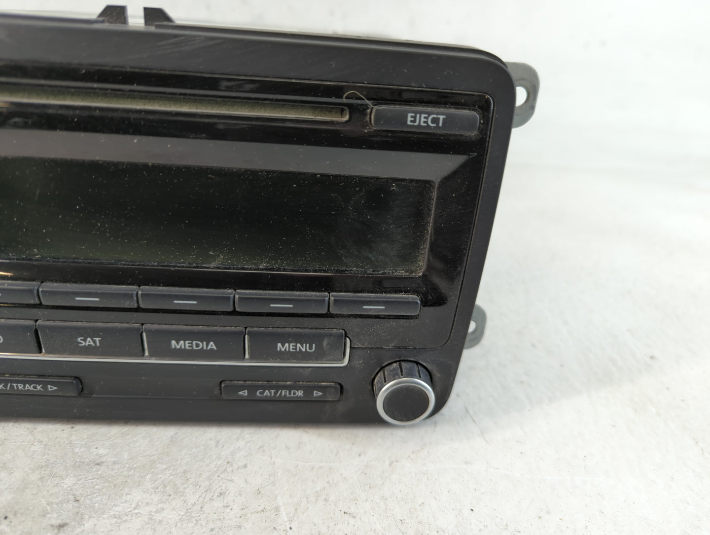 2012-2015 Volkswagen Passat Am Fm Cd Player Radio Receiver - Oemusedautoparts1.com