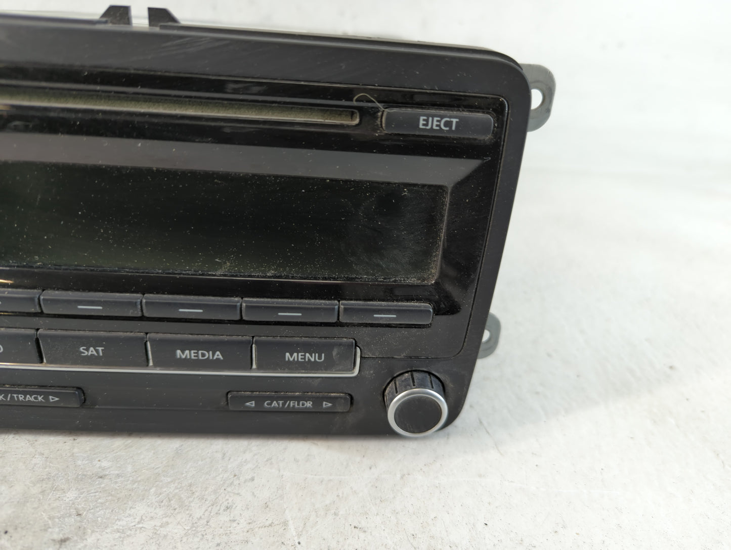 2012-2015 Volkswagen Passat Am Fm Cd Player Radio Receiver - Oemusedautoparts1.com