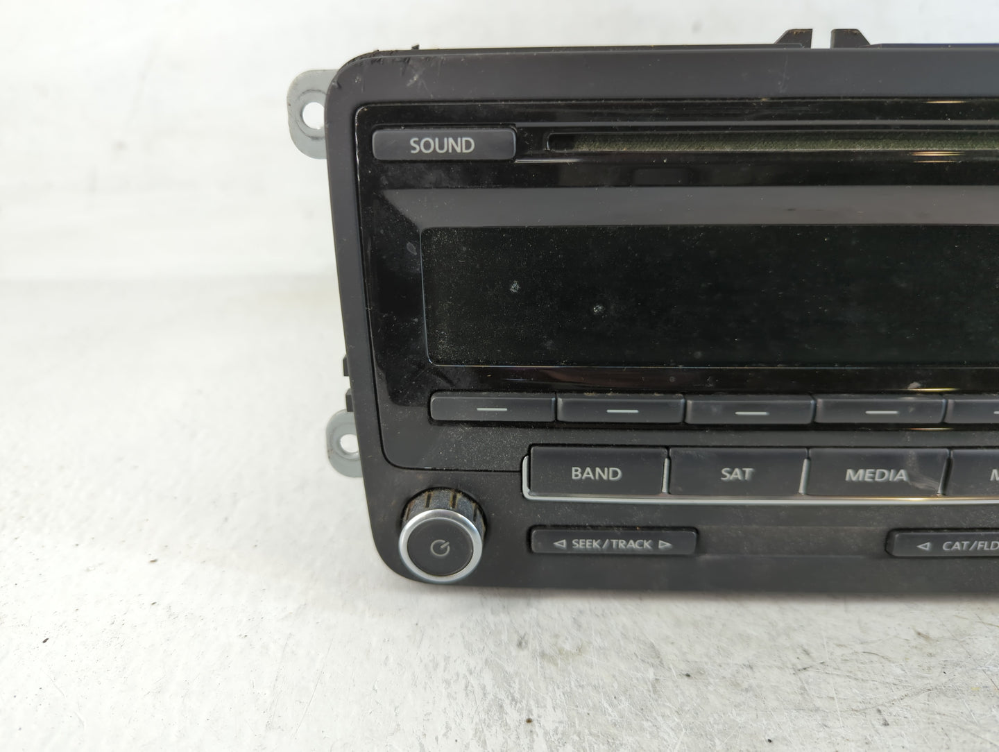 2012-2015 Volkswagen Passat Am Fm Cd Player Radio Receiver - Oemusedautoparts1.com