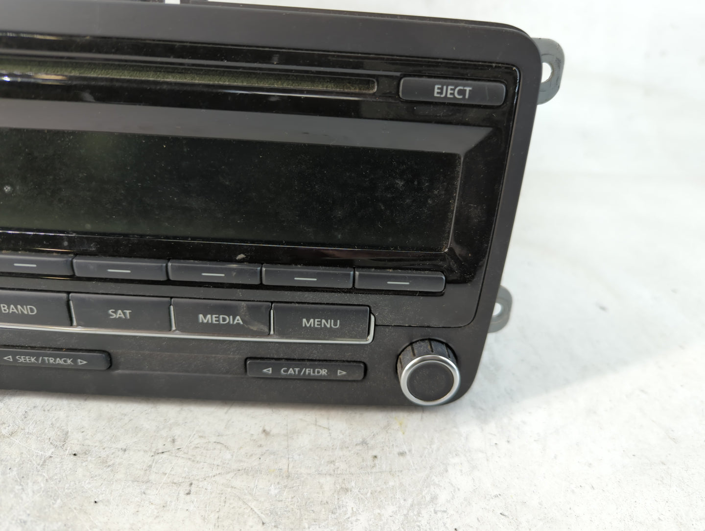 2012-2015 Volkswagen Passat Am Fm Cd Player Radio Receiver - Oemusedautoparts1.com