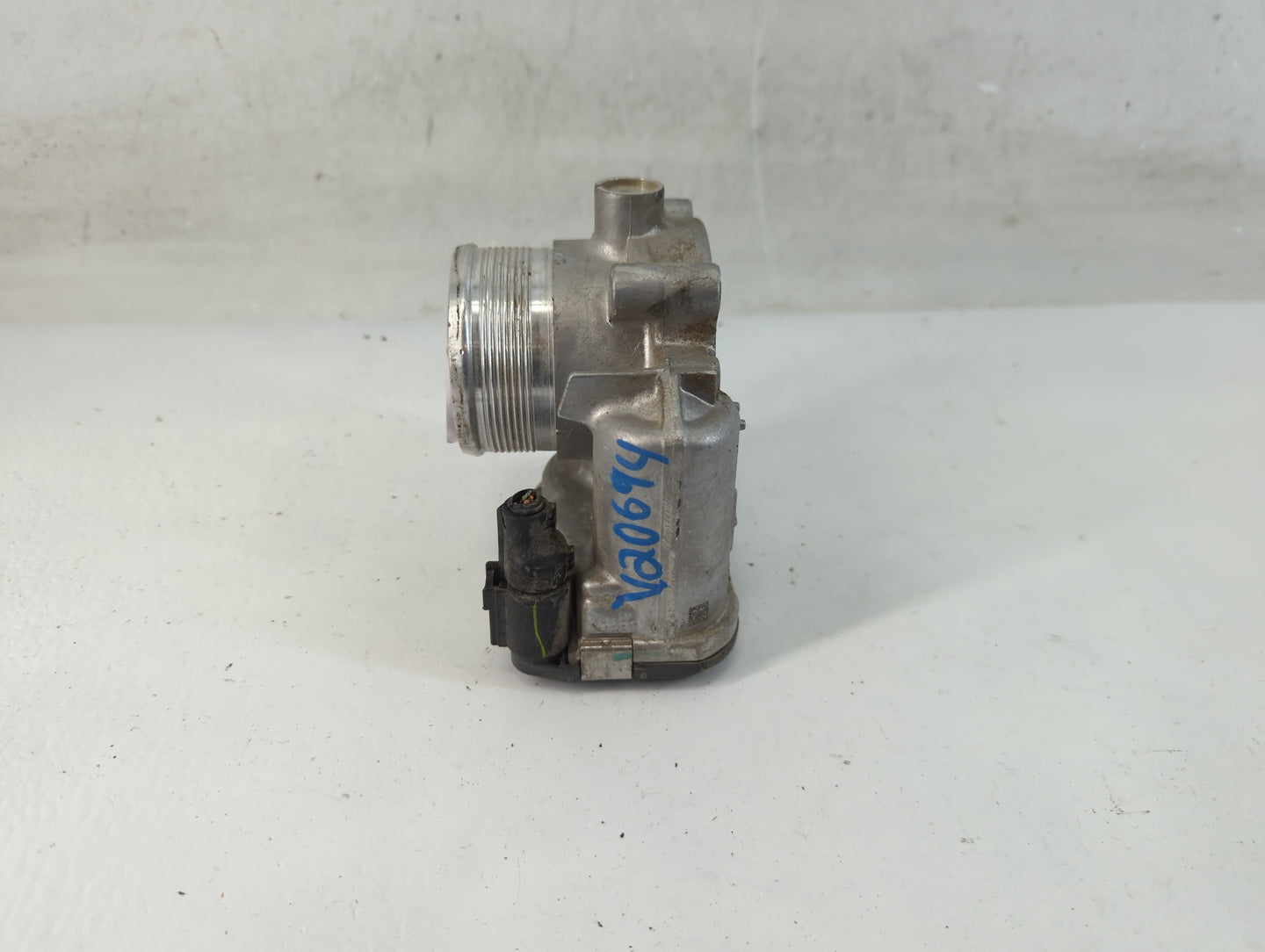 2014-2017 Volkswagen Passat Throttle Body P/N:06K 133 062 E Fits Fits 2014 2015 2016 2017 OEM Used Auto Parts - Oemusedautop