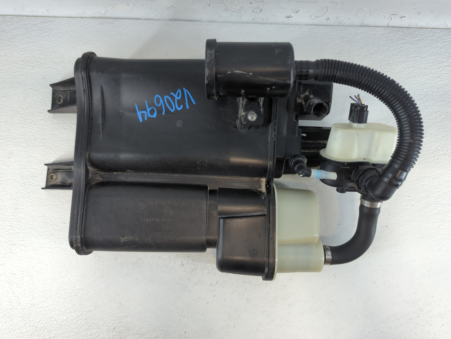2015 Volkswagen Passat Fuel Vapor Charcoal Canister 915800 - Oemusedautoparts1.com