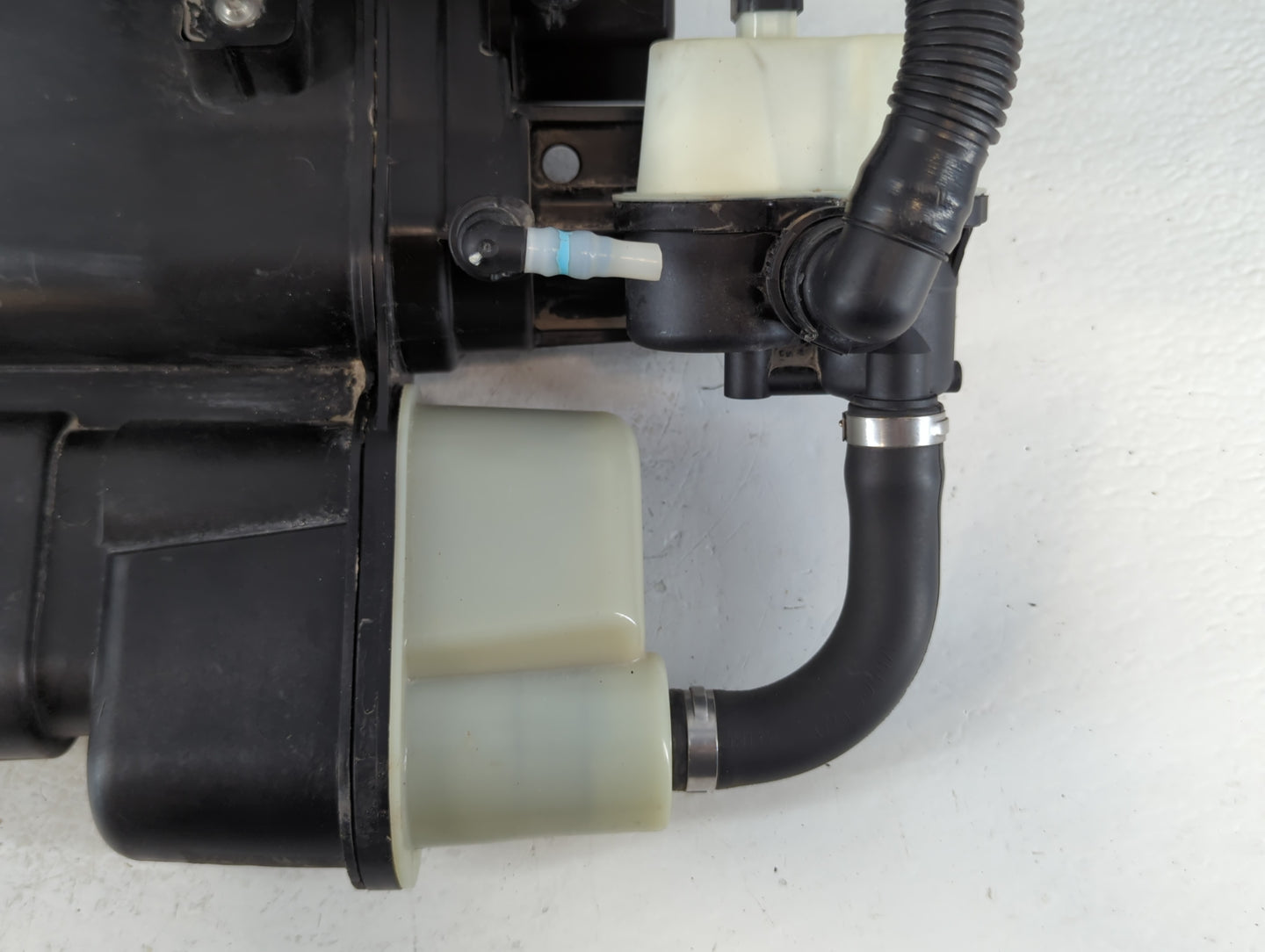 2015 Volkswagen Passat Fuel Vapor Charcoal Canister 915800 - Oemusedautoparts1.com