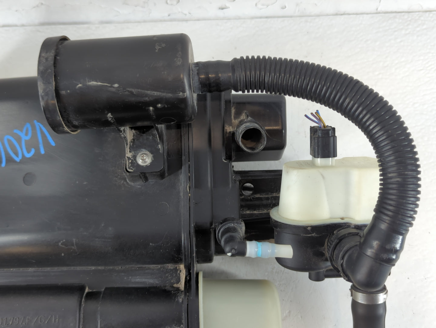 2015 Volkswagen Passat Fuel Vapor Charcoal Canister 915800 - Oemusedautoparts1.com