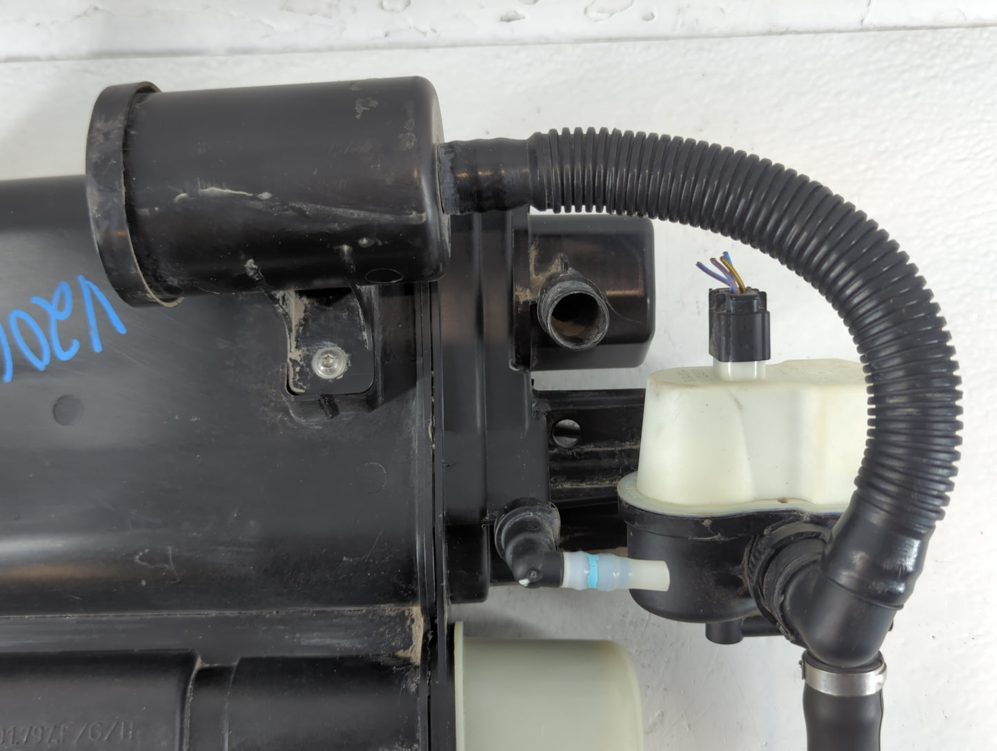 2015 Volkswagen Passat Fuel Vapor Charcoal Canister 915800 - Oemusedautoparts1.com