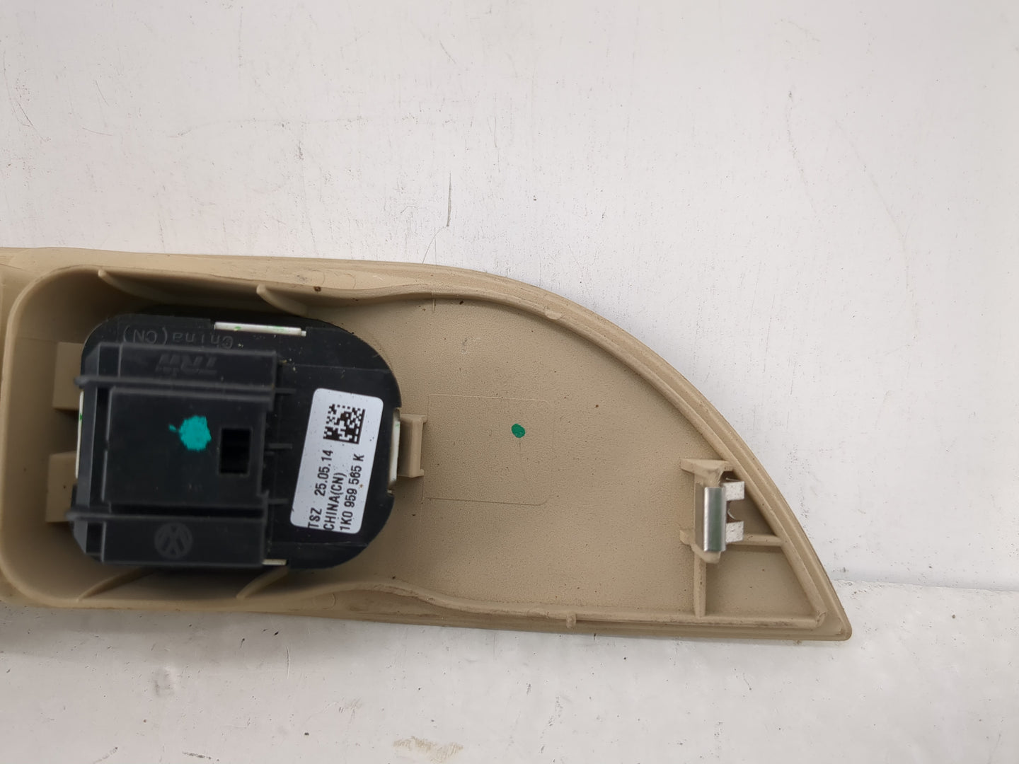 2009-2018 Volkswagen Tiguan Master Power Window Switch Replacement Driver Side Left P/N:1K0 959 565 K Fits OEM Used Auto Par