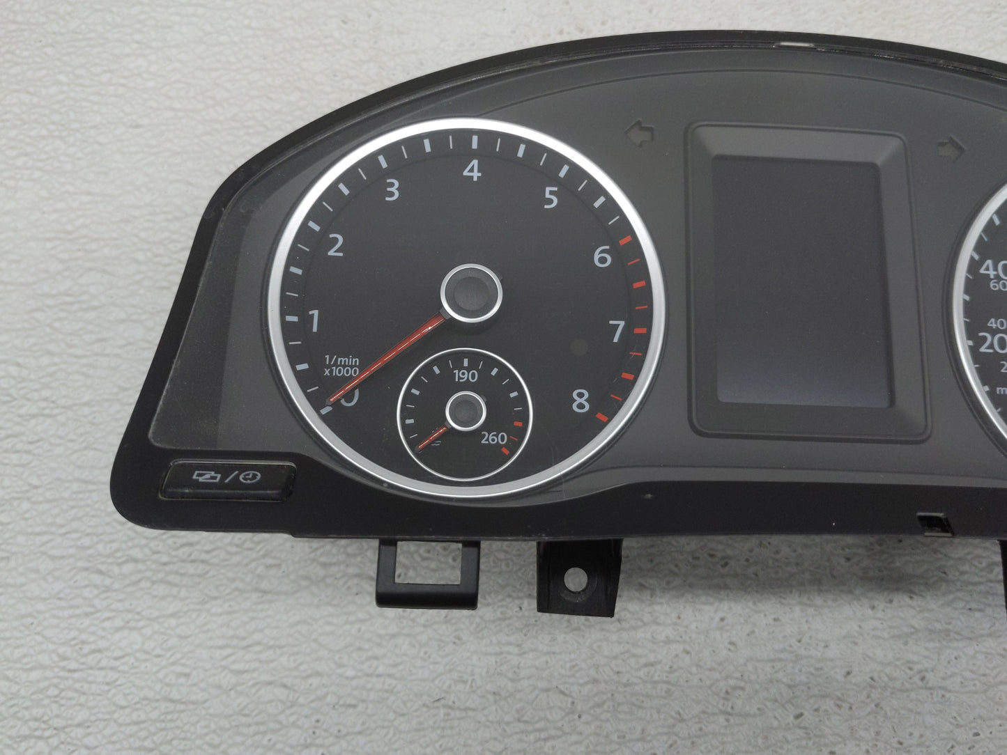 2015-2017 Volkswagen Tiguan Instrument Cluster Speedometer Gauges P/N:5N0920973H 5N0920 Fits Fits 2015 2016 2017 OEM Used Au