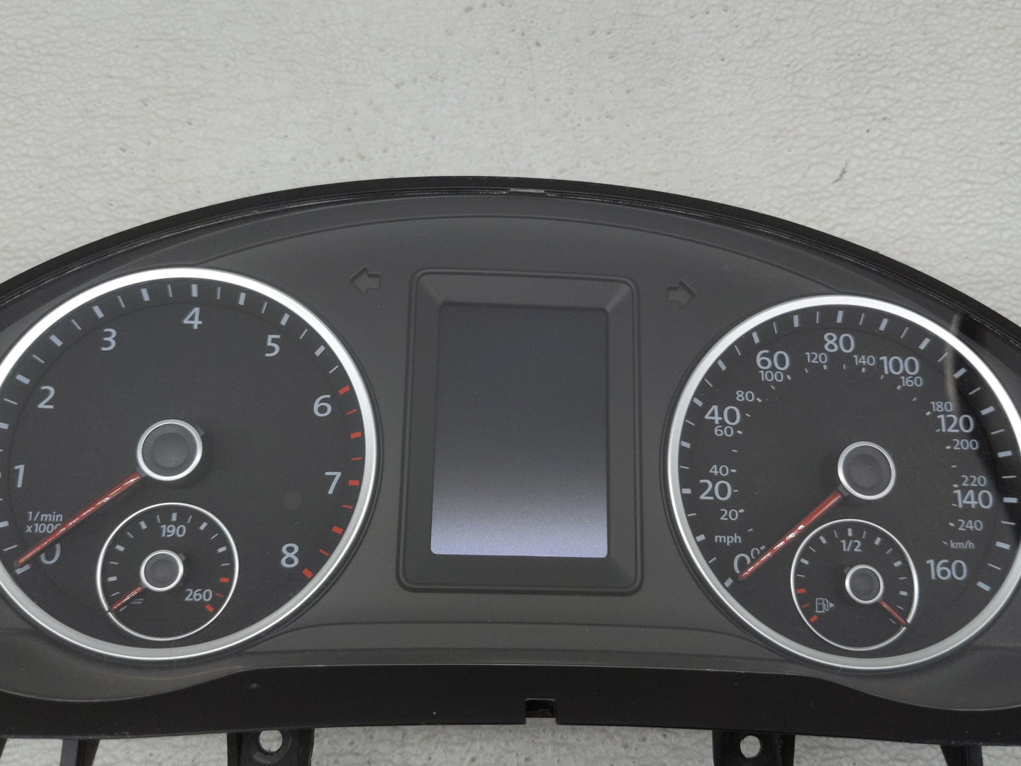 2015-2017 Volkswagen Tiguan Instrument Cluster Speedometer Gauges P/N:5N0920973H 5N0920 Fits Fits 2015 2016 2017 OEM Used Au