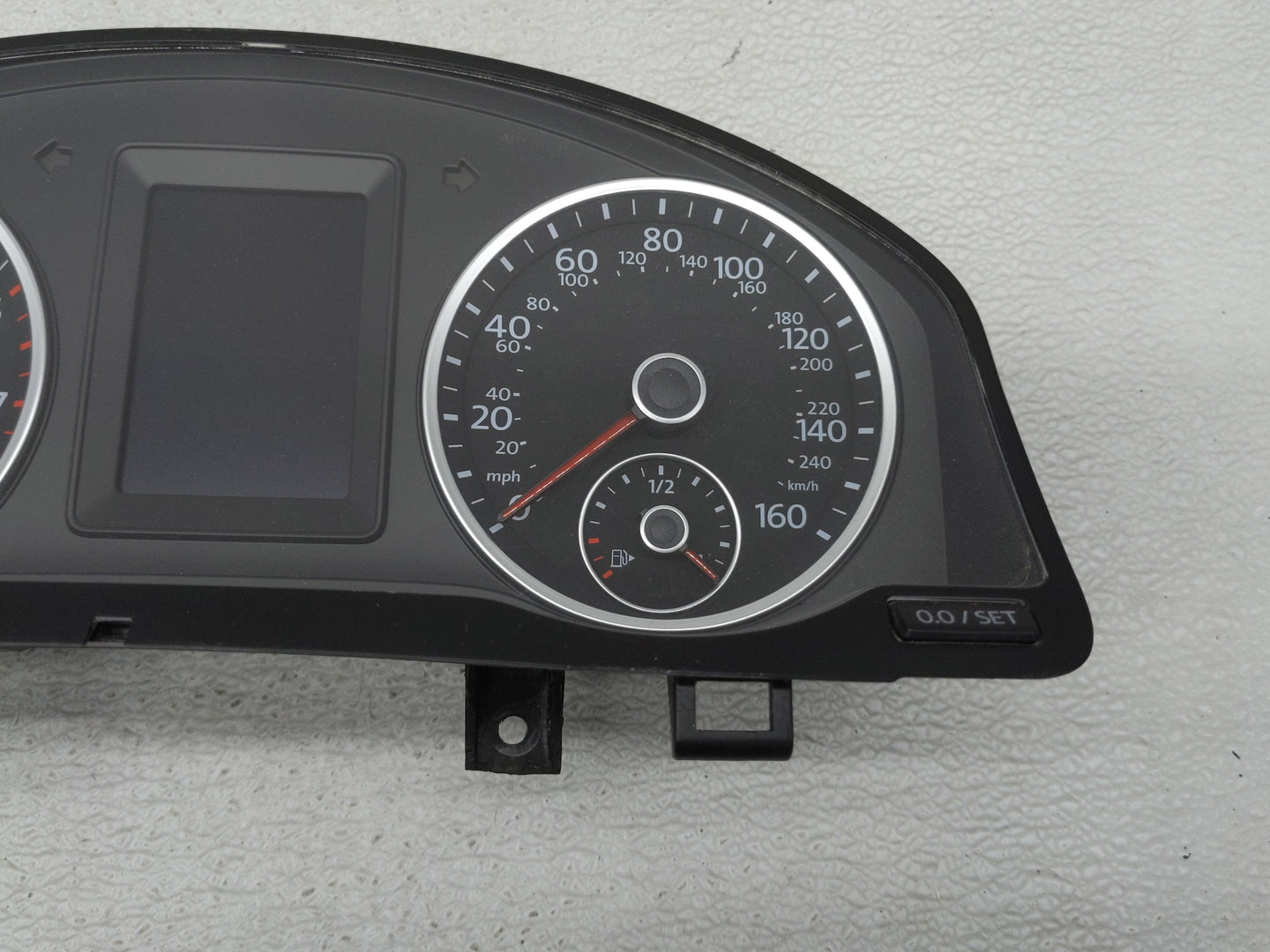 2015-2017 Volkswagen Tiguan Instrument Cluster Speedometer Gauges P/N:5N0920973H 5N0920 Fits Fits 2015 2016 2017 OEM Used Au