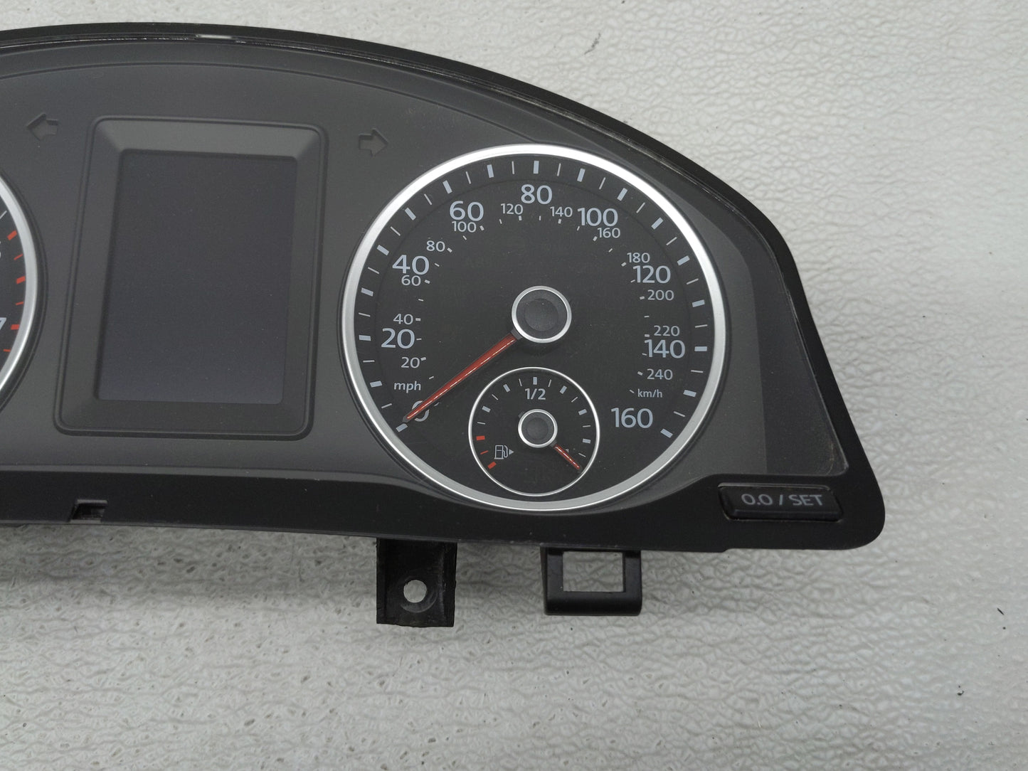 2015-2017 Volkswagen Tiguan Instrument Cluster Speedometer Gauges P/N:5N0920973H 5N0920 Fits Fits 2015 2016 2017 OEM Used Au