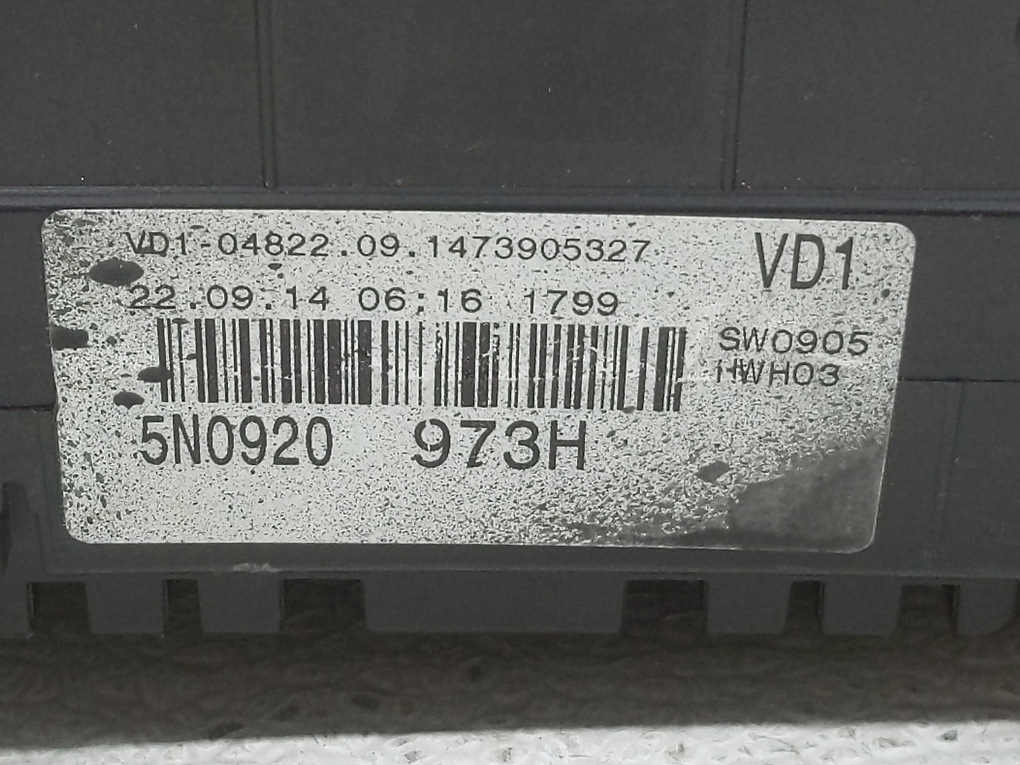 2015-2017 Volkswagen Tiguan Instrument Cluster Speedometer Gauges P/N:5N0920973H 5N0920 Fits Fits 2015 2016 2017 OEM Used Au