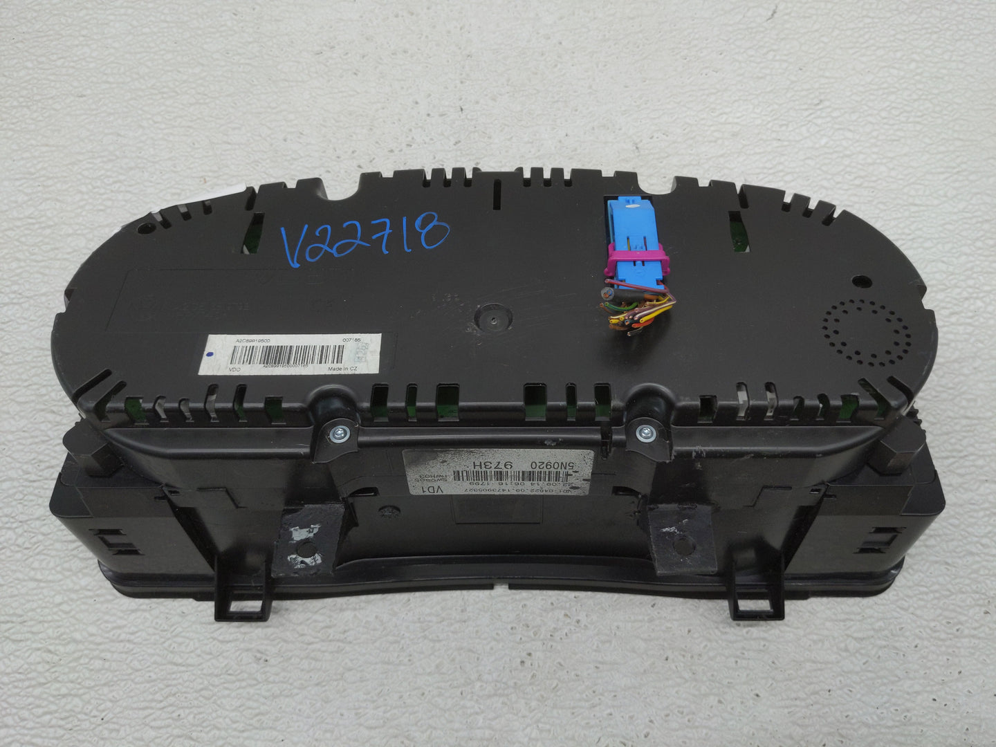 2015-2017 Volkswagen Tiguan Instrument Cluster Speedometer Gauges P/N:5N0920973H 5N0920 Fits Fits 2015 2016 2017 OEM Used Au