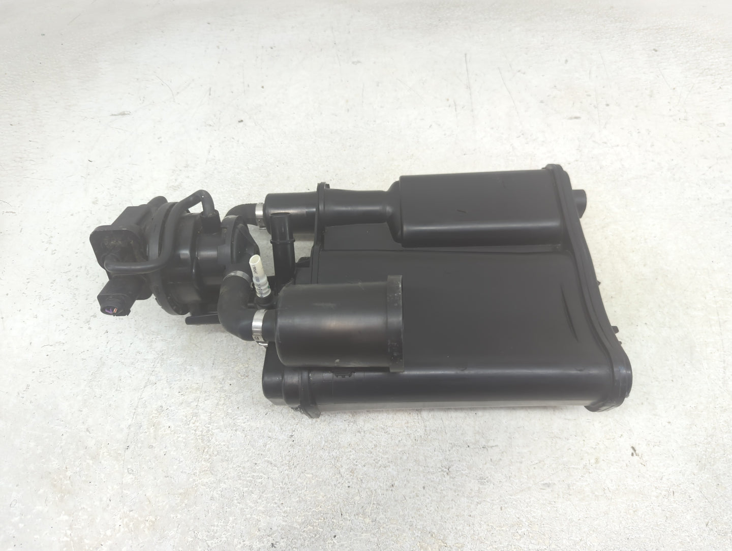 2015 Volkswagen Tiguan Fuel Vapor Charcoal Canister - Oemusedautoparts1.com