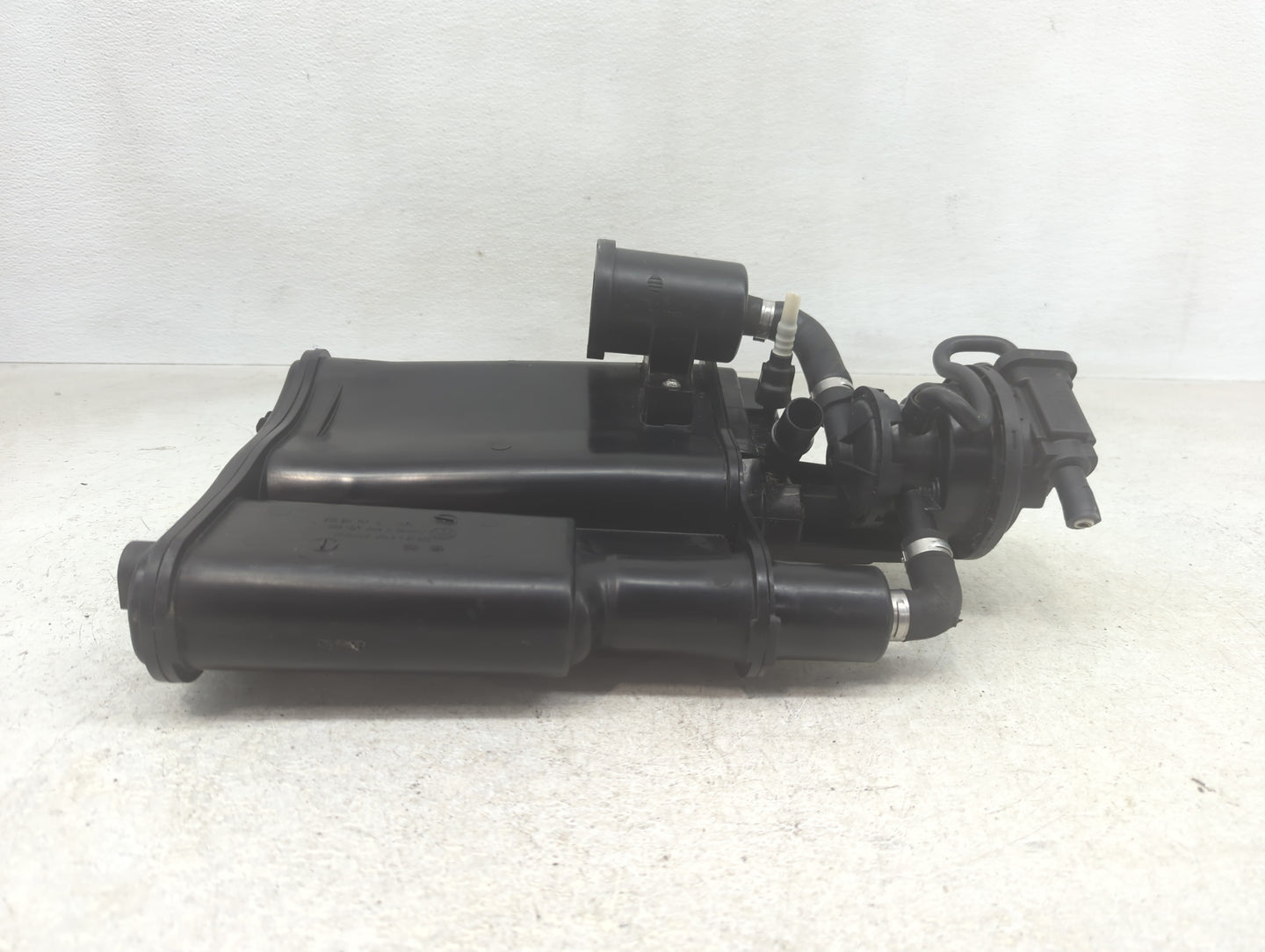 2015 Volkswagen Tiguan Fuel Vapor Charcoal Canister - Oemusedautoparts1.com
