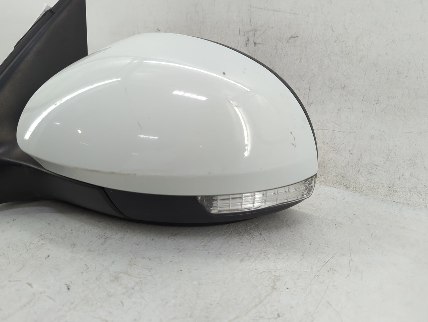 2009-2018 Volkswagen Tiguan Driver Side View Mirror - Left Door Mirror OEM Used - Oemusedautoparts1.com