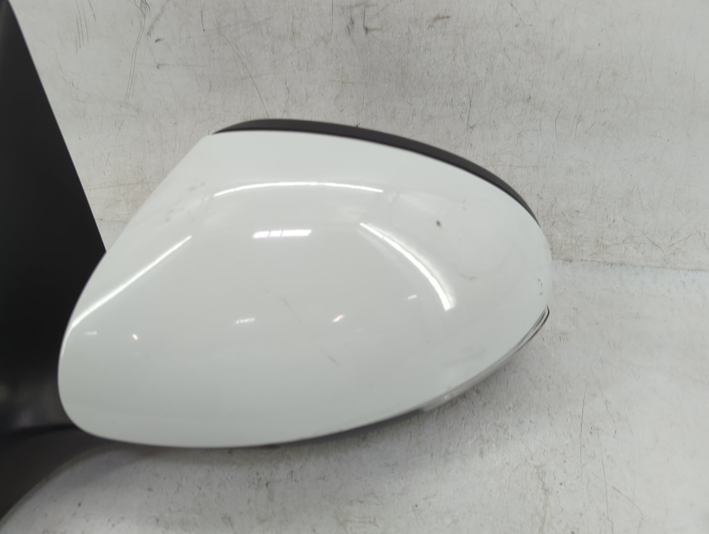 2009-2018 Volkswagen Tiguan Driver Side View Mirror - Left Door Mirror OEM Used - Oemusedautoparts1.com