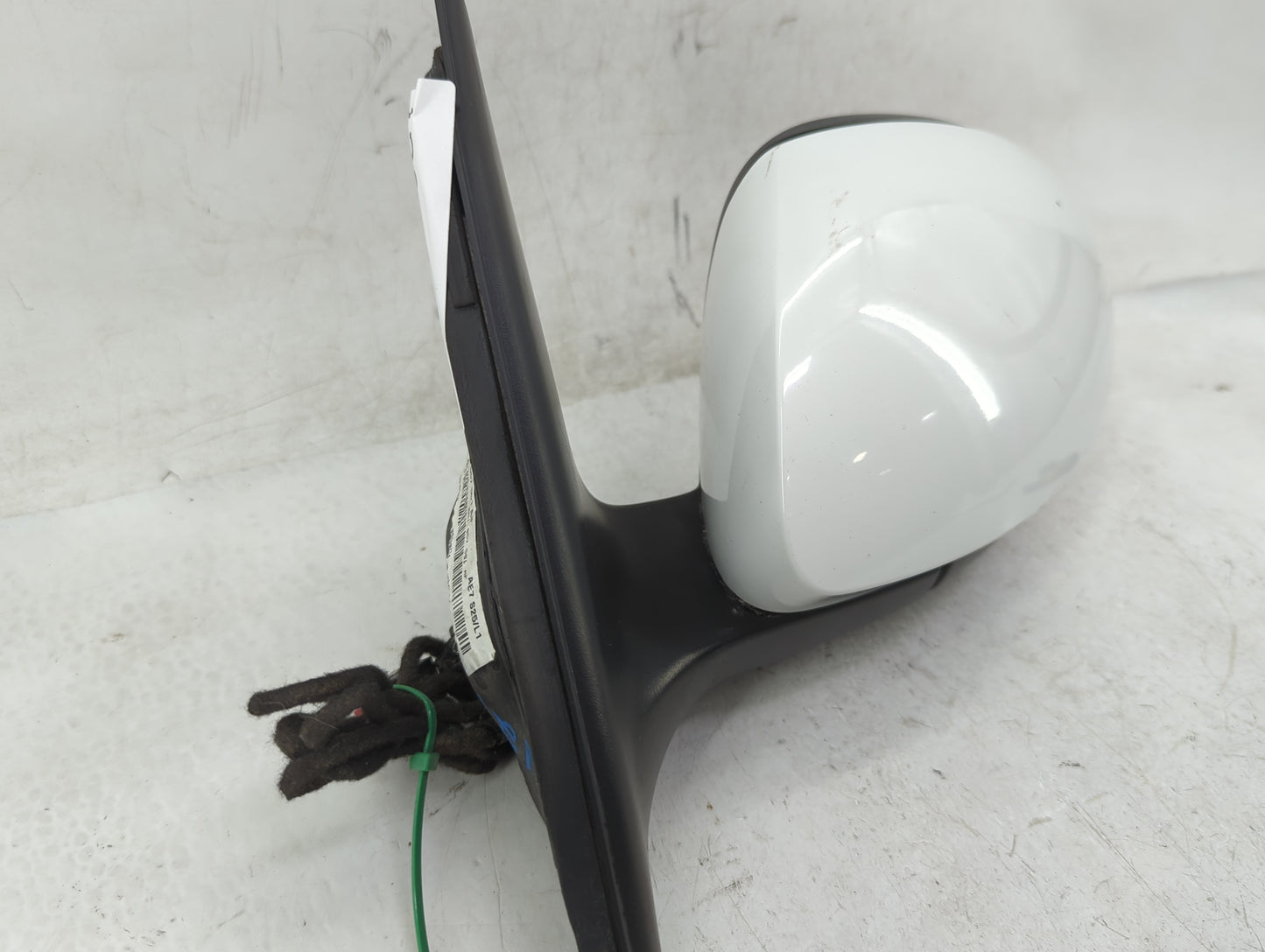 2009-2018 Volkswagen Tiguan Driver Side View Mirror - Left Door Mirror OEM Used - Oemusedautoparts1.com