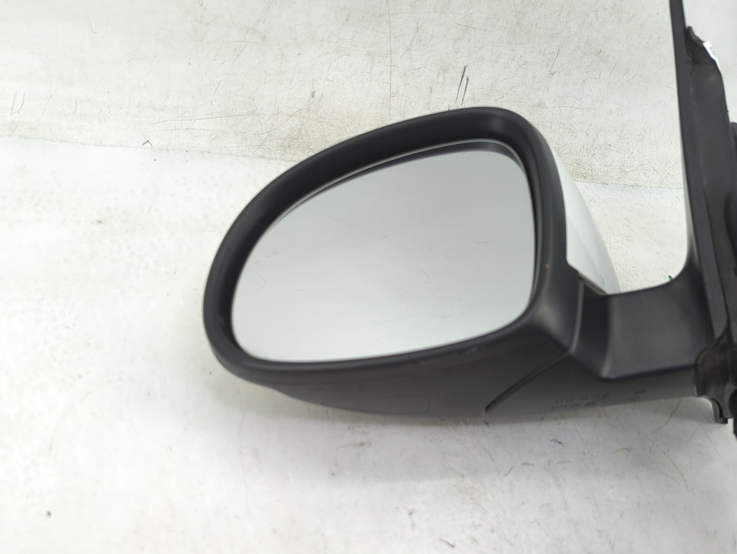 2009-2018 Volkswagen Tiguan Driver Side View Mirror - Left Door Mirror OEM Used - Oemusedautoparts1.com