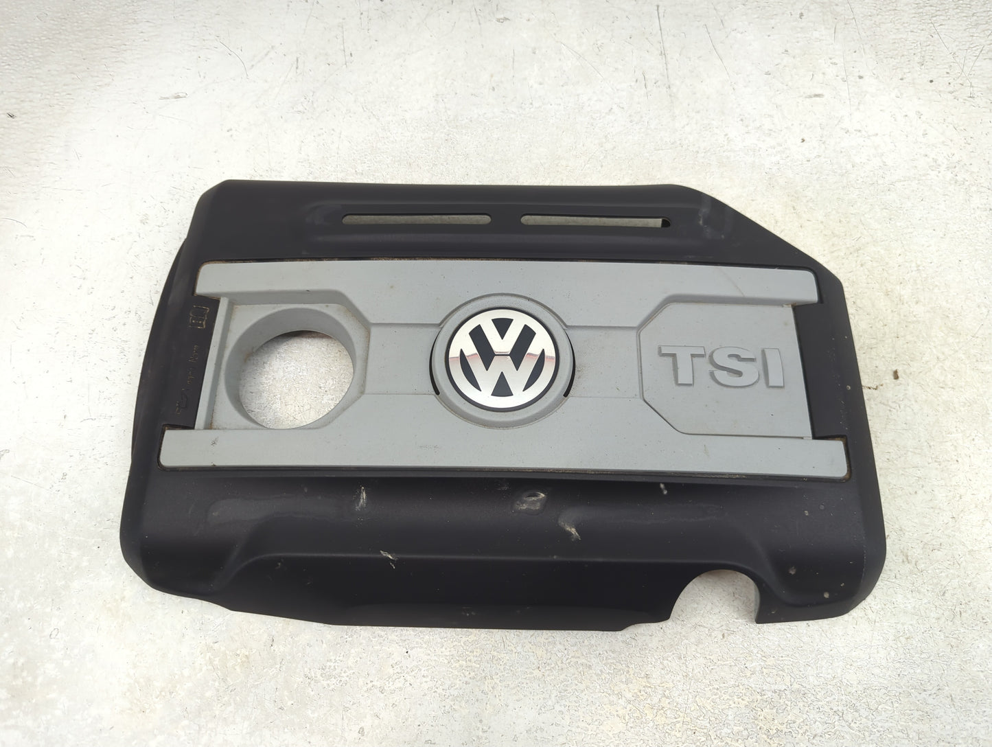 2015 Volkswagen Tiguan Engine Cover - Oemusedautoparts1.com