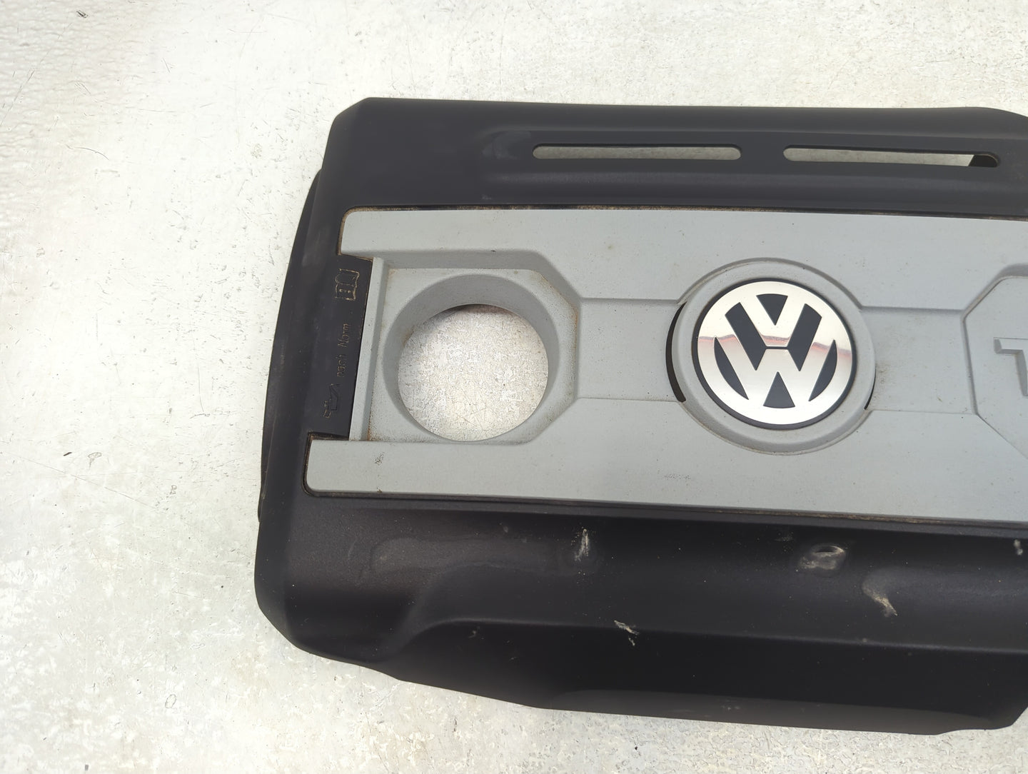 2015 Volkswagen Tiguan Engine Cover - Oemusedautoparts1.com