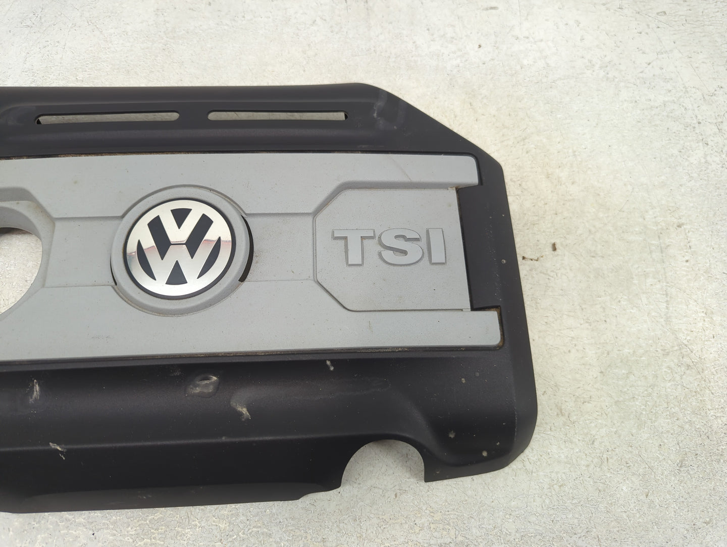 2015 Volkswagen Tiguan Engine Cover - Oemusedautoparts1.com